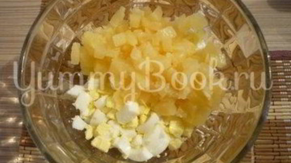 салат с отварной говядиной и консервированными ананасами