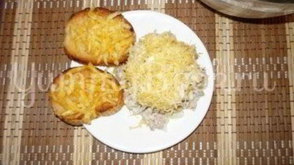 салат с отварной говядиной и консервированными ананасами