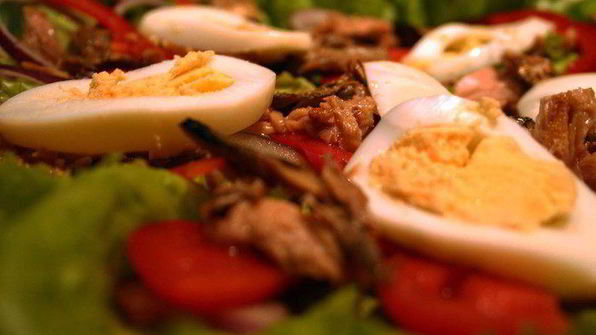 салат с тунцом и ризотто по-милански