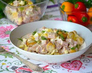 Салат с ветчиной и грибами