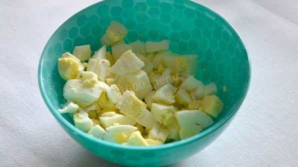 салат с ветчиной и грибами