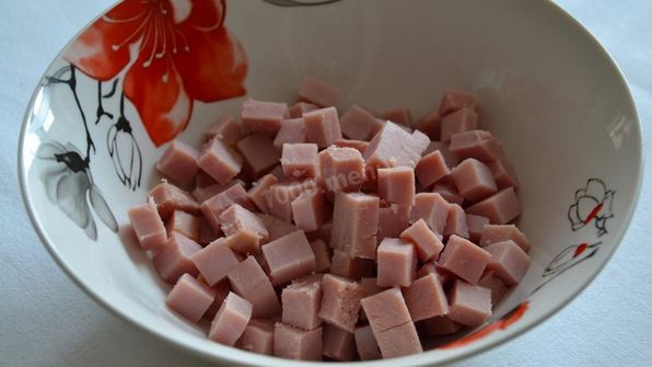 салат с ветчиной и грибами