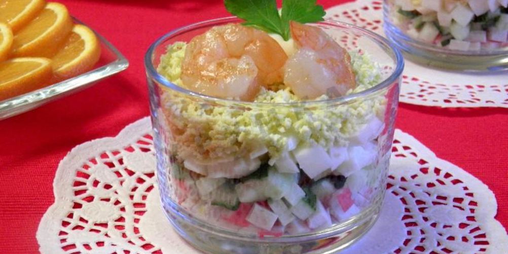 Рецепт салата с жареными креветками