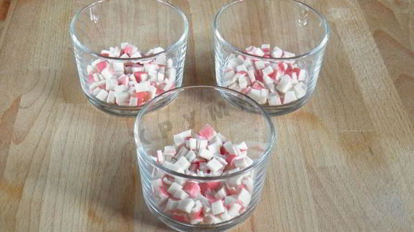 салат с жареными креветками