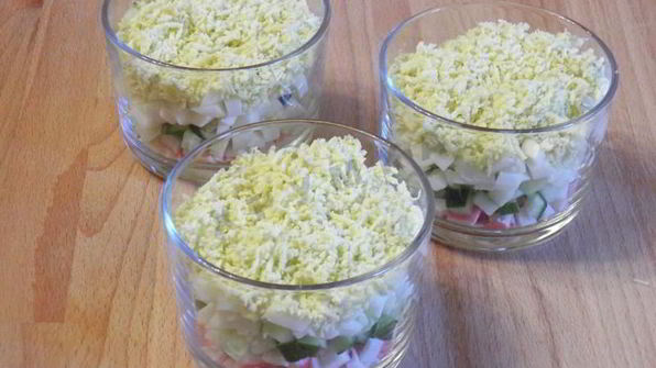 салат с жареными креветками