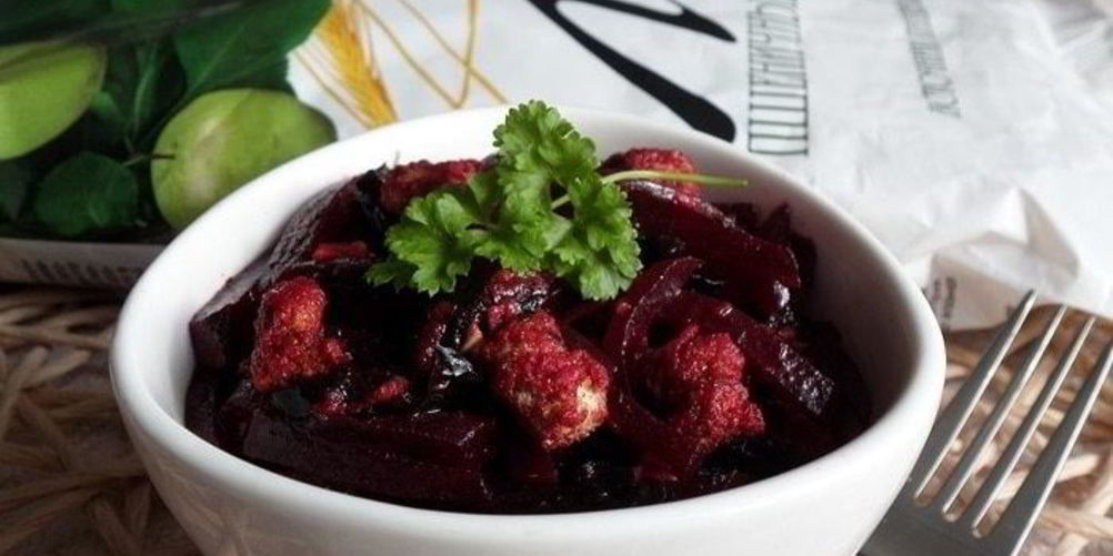 Рецепт салата со свеклой, черносливом и отрубями