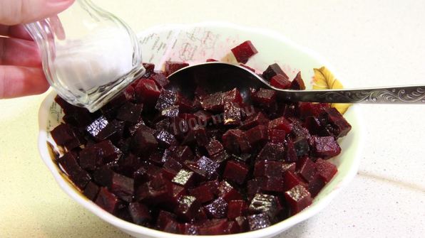 салат свекольный с хурмой