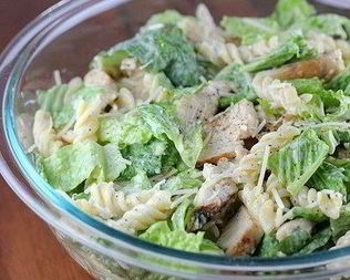 Макаронный салат Цезарь