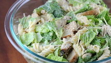 Макаронный салат Цезарь