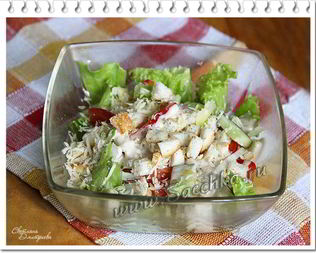 Овощной салат Цезарь с сухариками