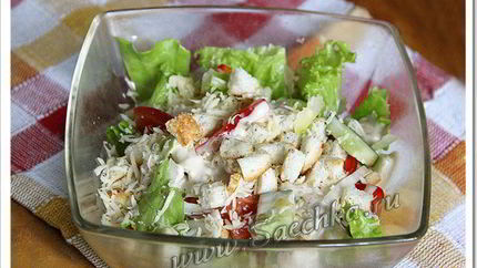 Овощной салат Цезарь с сухариками