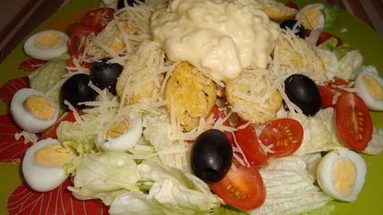 Салат Цезарь домашний