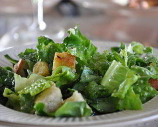 Салат Цезарь классический