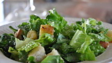 Салат Цезарь классический