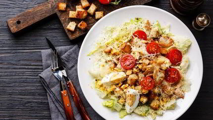 Салат цезарь по-французски