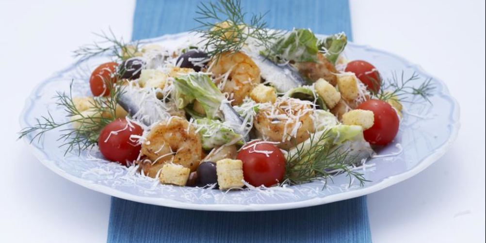 Рецепт салата цезарь с креветками