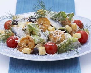 Салат Цезарь с креветками