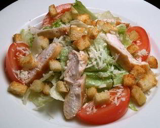 Салат Цезарь с куриной грудкой