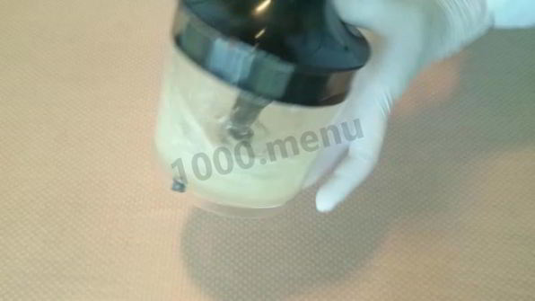 салат цезарь с курицей и домашними сухариками