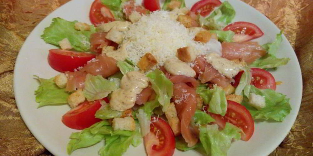 Рецепт салата цезарь с лососем