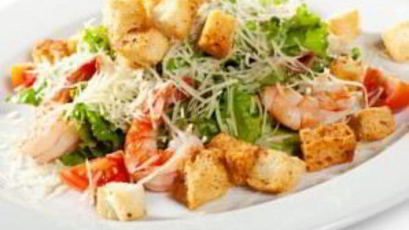 салат цезарь с морепродуктами