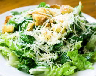 Салат Цезарь с огурцами