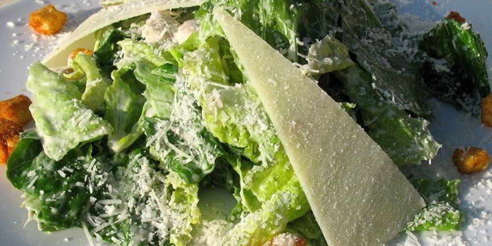 Рецепт салата цезарь с перепелиными яйцами