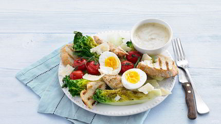 Салат Цезарь с помидорами