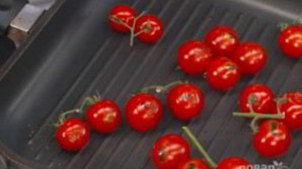 салат цезарь с помидорами