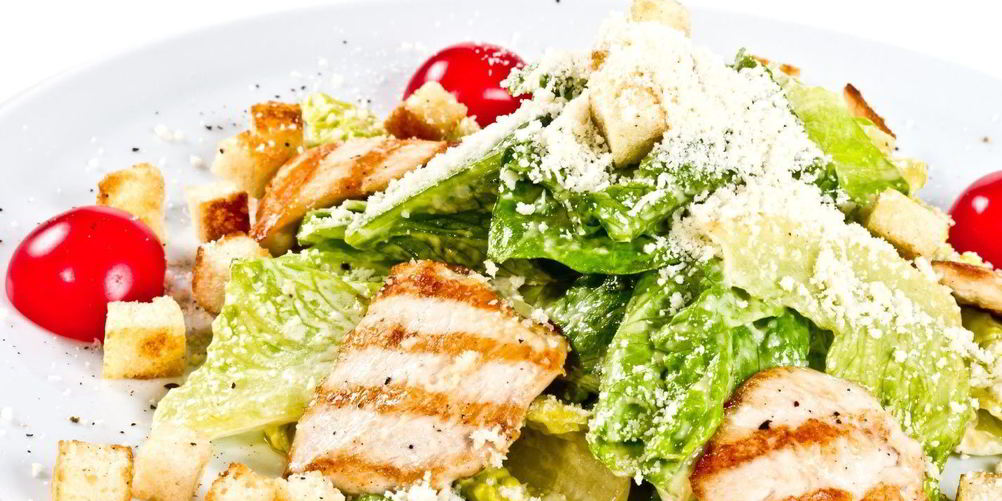 Рецепт салата цезарь с рукколой