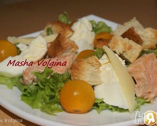 Салат Цезарь с рыбой