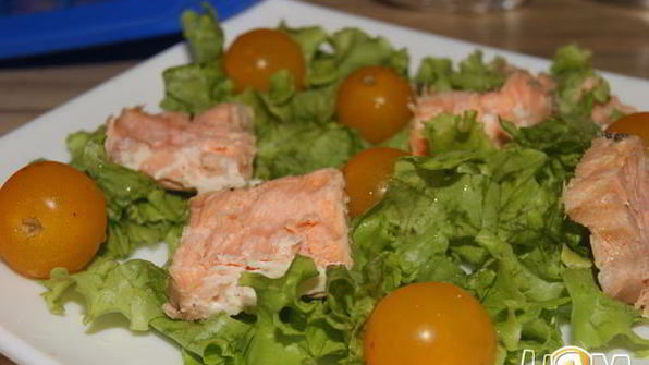 салат цезарь с рыбой