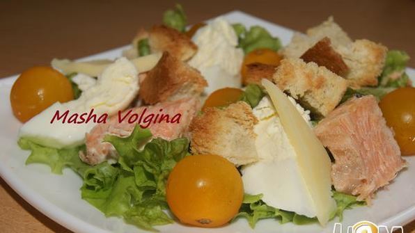 салат цезарь с рыбой