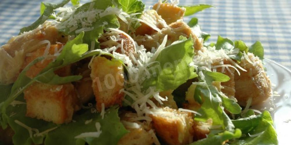 Рецепт салата цезарь с сухариками