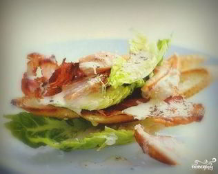 Салат Цезарь с ветчиной