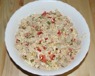 Салат Зимняя сказка курица маринованные огурцы