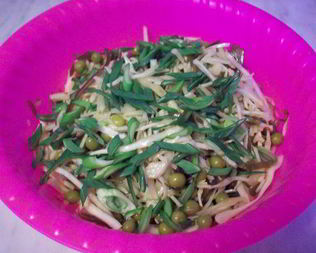 Салатик простой из капустки наземной и капустки морской