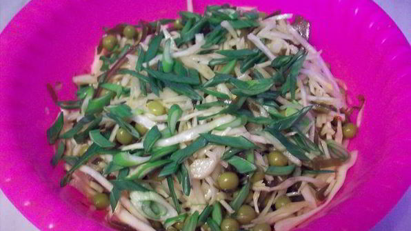 салатик простой из капустки наземной и капустки морской