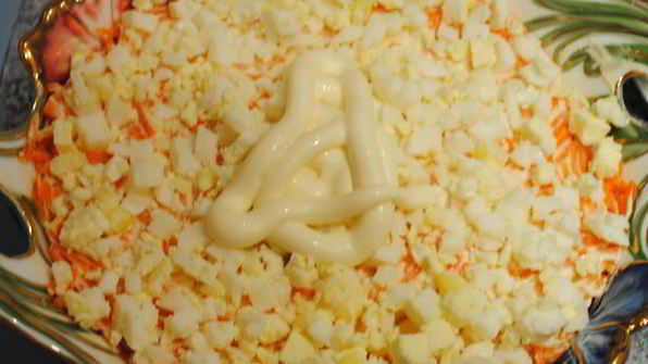 слоеный салат с шампиньонами и курицей