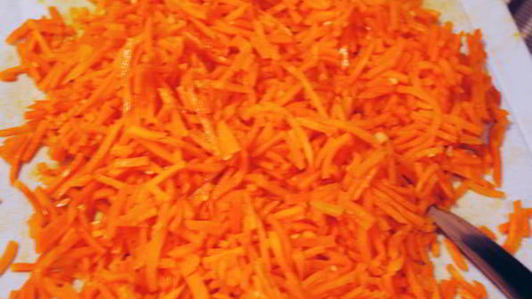 слоеный салат с шампиньонами и курицей