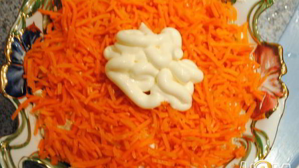 слоеный салат с шампиньонами и курицей