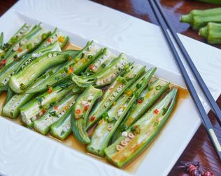 Теплый салат из свежей окры