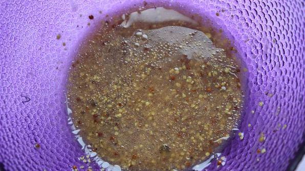 теплый салат с беконом и яйцом