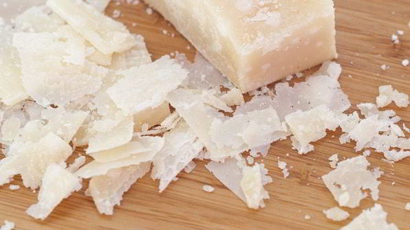 теплый салат с яйцом и беконом