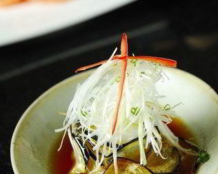 Баклажаны на гриле с гранатовым винегретом