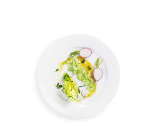 Салат из молодых овощей с винегретом из флердоранжа