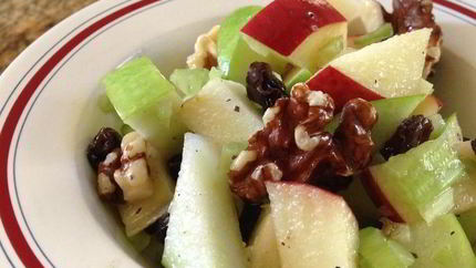 Салат Вальдорф с заправкой Винегрет