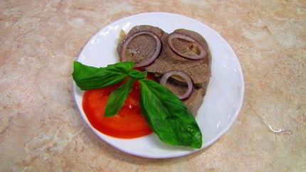 Телятина, маринованная в соусе Винегрет с репчатым луком