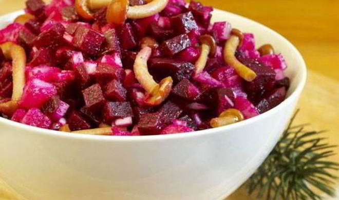 Винегрет с маринованными опятами