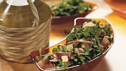 Зеленый салат с беконом